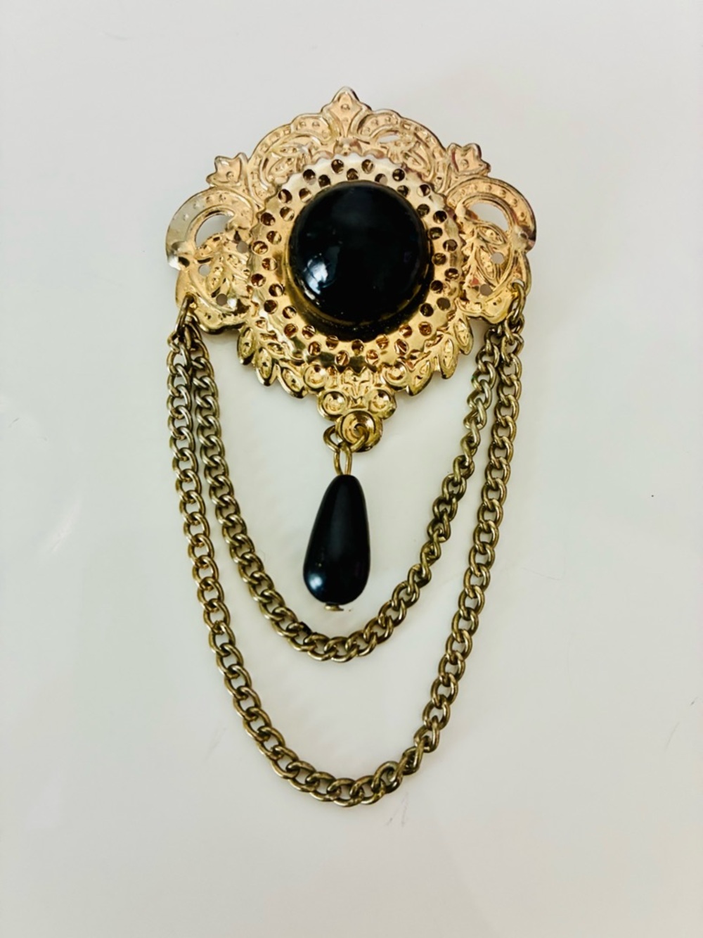 VTG 80s Gold-Tone Filigree Brooch with Black Cabochon and Teardrop